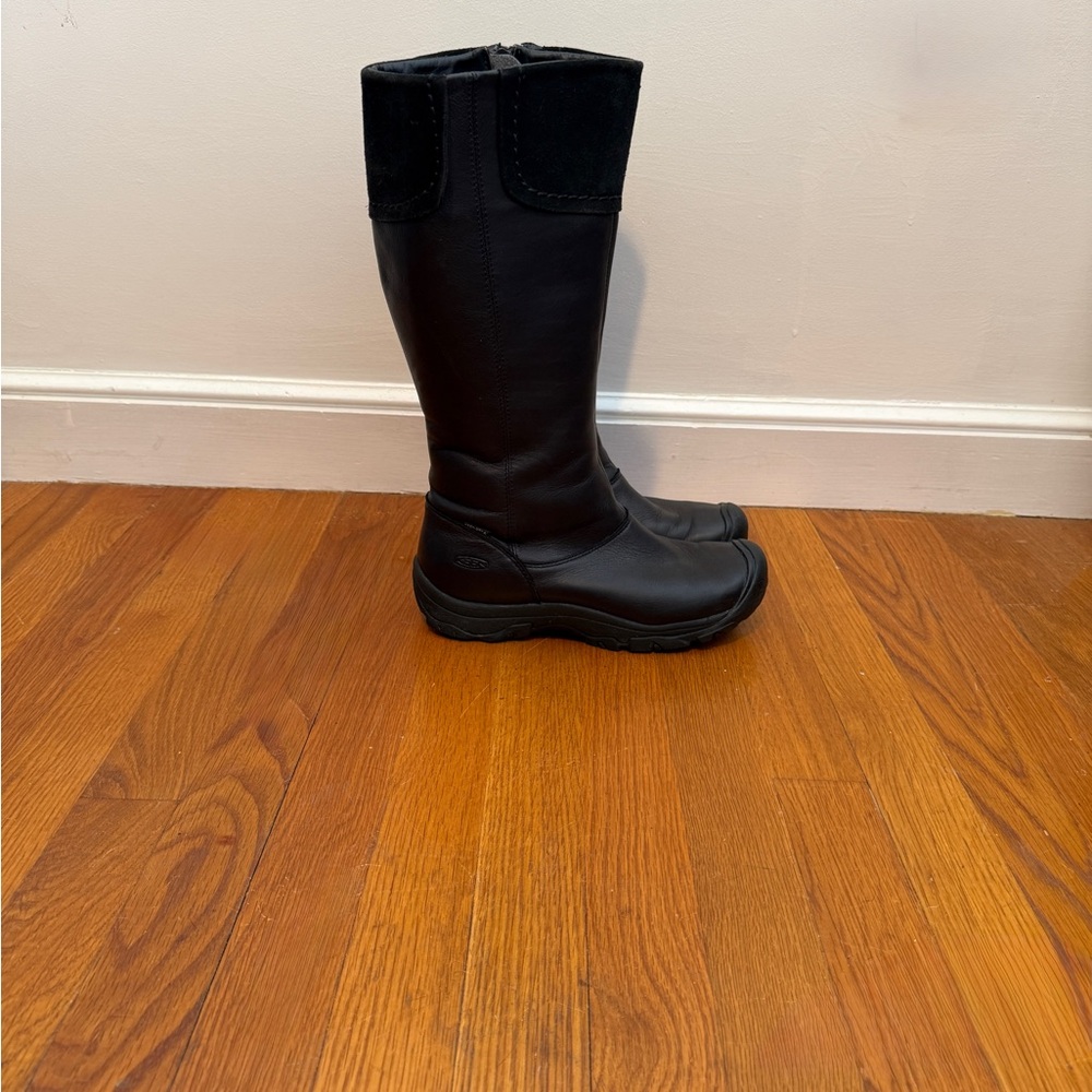 KEEN LAKEN HIGH BOOTS, W8.5 in Black - Picture 6 of 10